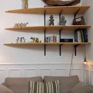 Private Acces To The Flat. Charming Parisian. Maison d'hôtes